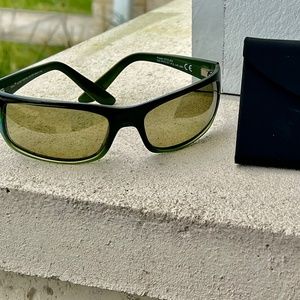 Maui Jim Sunglasses. Peahi.  Green